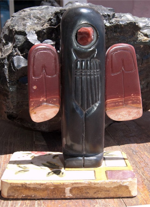 Pipestone and Wonderstone carving by Turtle Heart. A sacred bird carving.